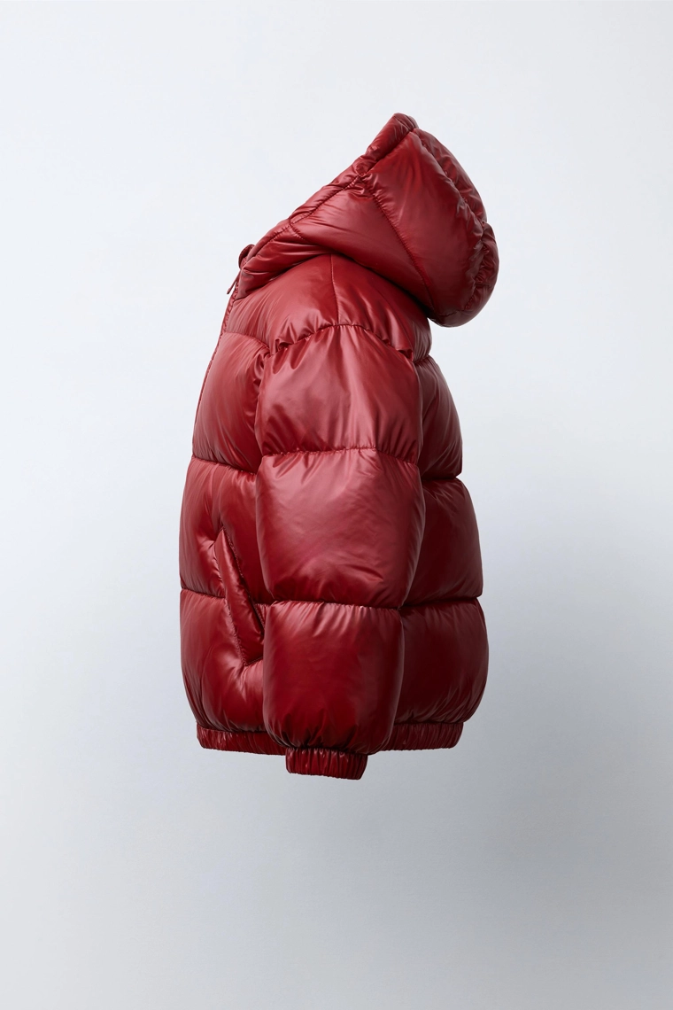 Пуховик с капюшоном из водоотталкивающего и ветрозащитного материала