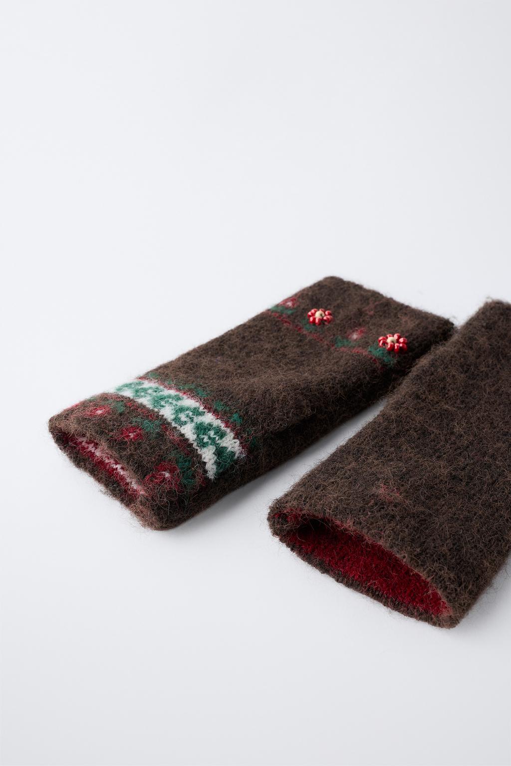 МИТЕНКИ С ЦВЕТОЧНЫМ ПРИНТОМ И БУСИНАМИ