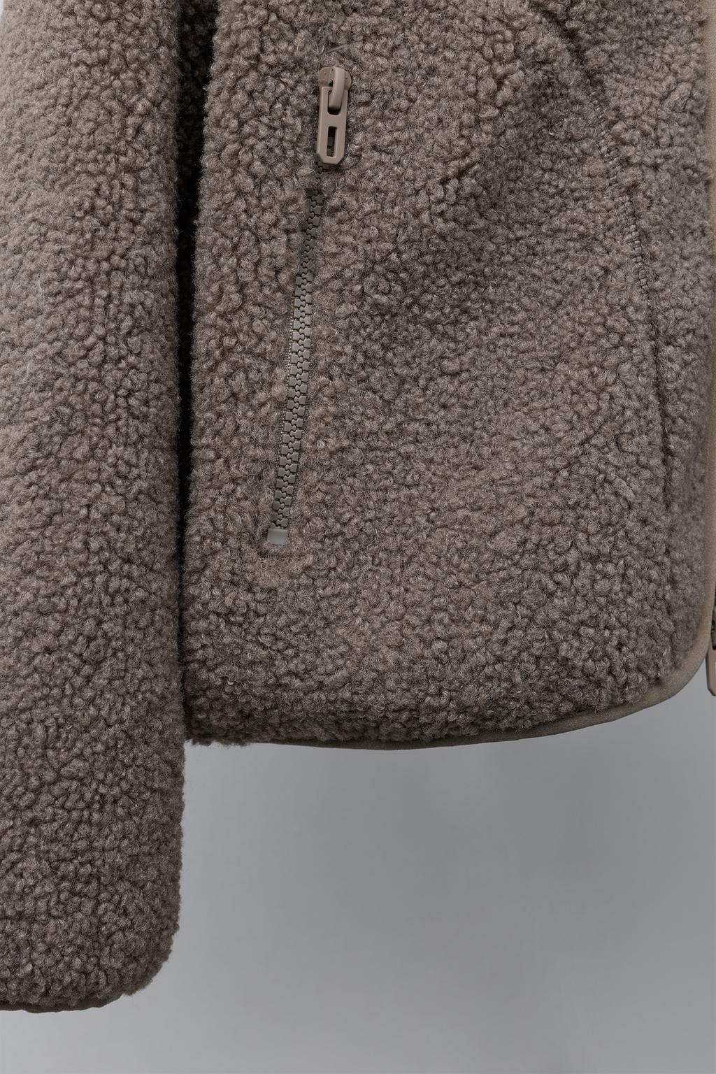 КУРТКА ИЗ ИСКУССТВЕННОЙ ОВЧИНЫ С ВЫШИВКОЙ