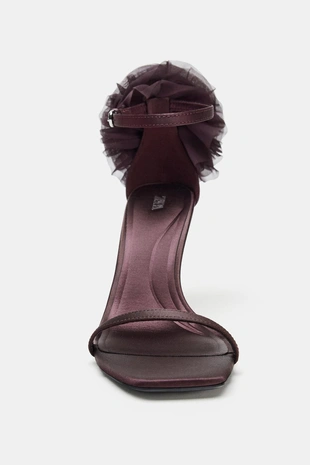 Босоножки на танкетке с макси-цветком- Заказать в России