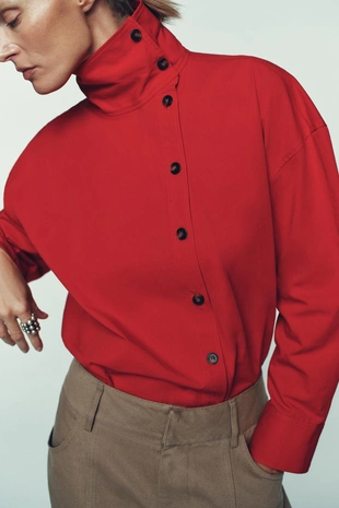 Рубашка с запахом и высоким воротником- Заказать в России