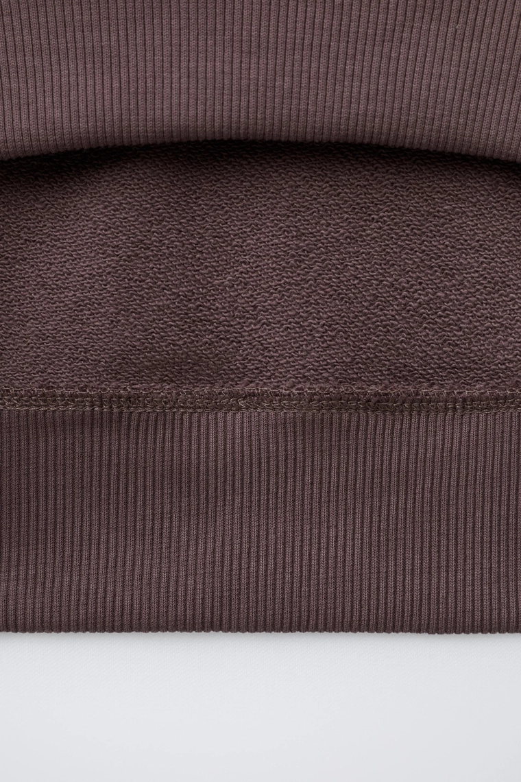 Свитшот с лейблом basic