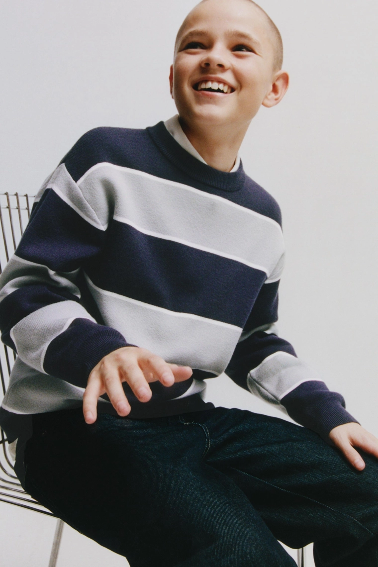 Полосатый вязаный свитер