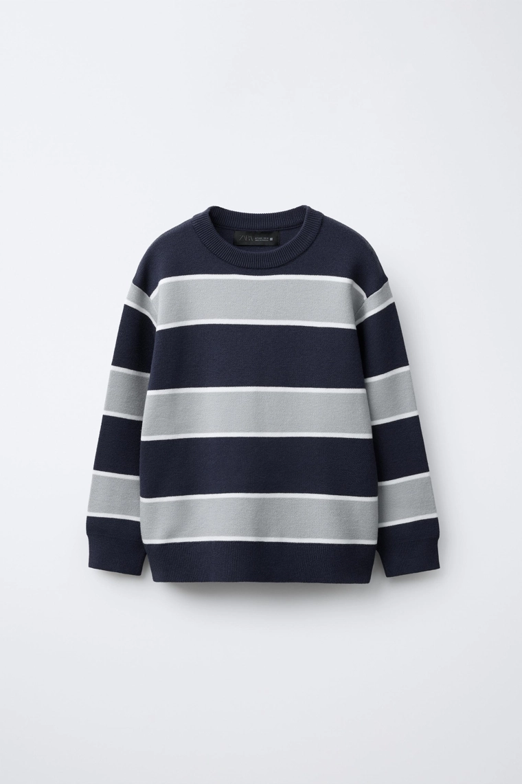 Полосатый вязаный свитер