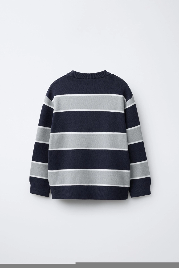 Полосатый вязаный свитер