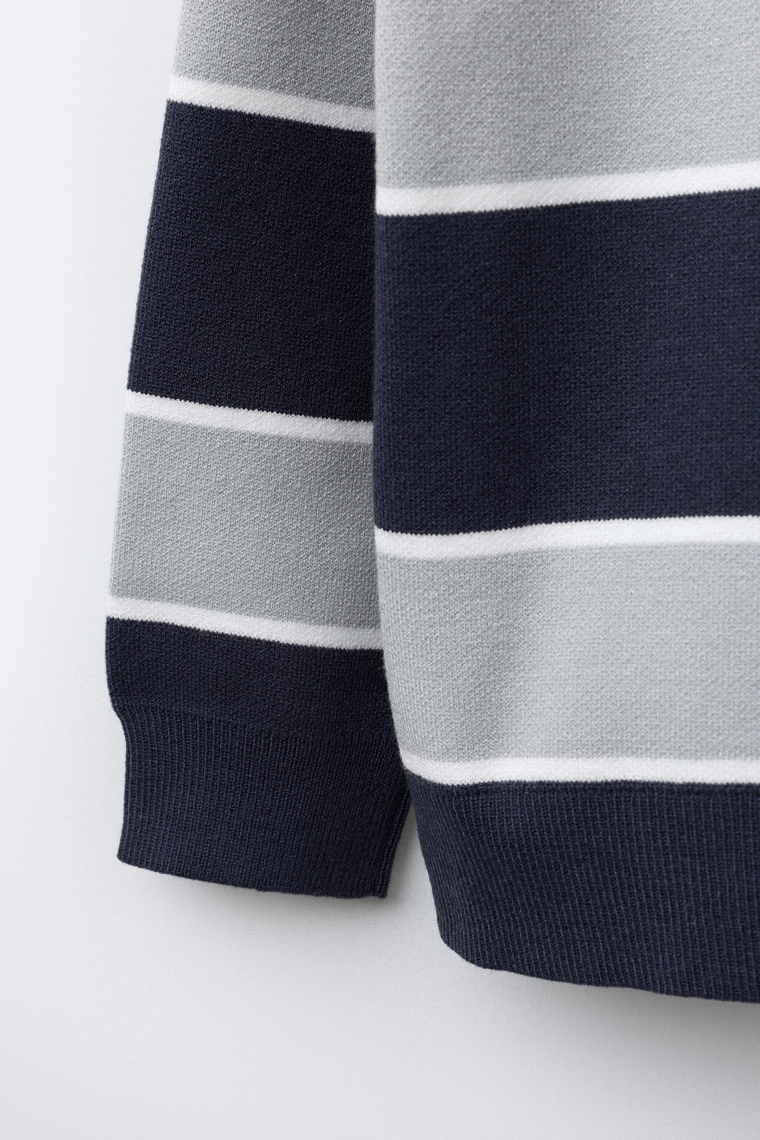 Полосатый вязаный свитер