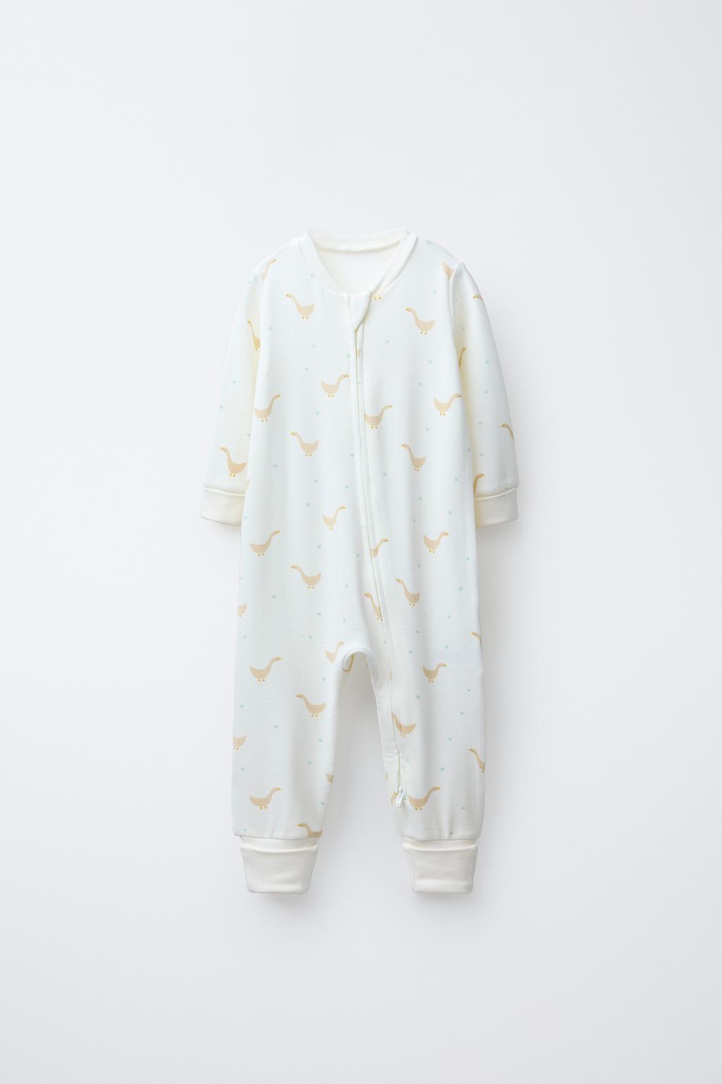 ТЕПЛЫЙ КОМБИНЕЗОН С УЗОРОМ «ГУСИ» И РЕГУЛИРУЕМЫМИ ШТАНИНАМИ