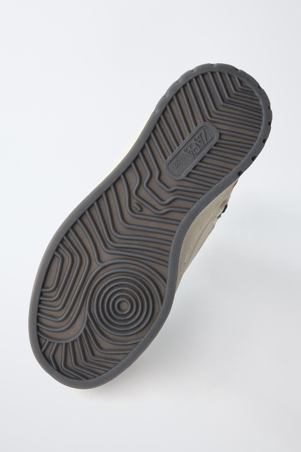 ВЫСОКИЕ КЕДЫ STRANGER THINGS © NETFLIX