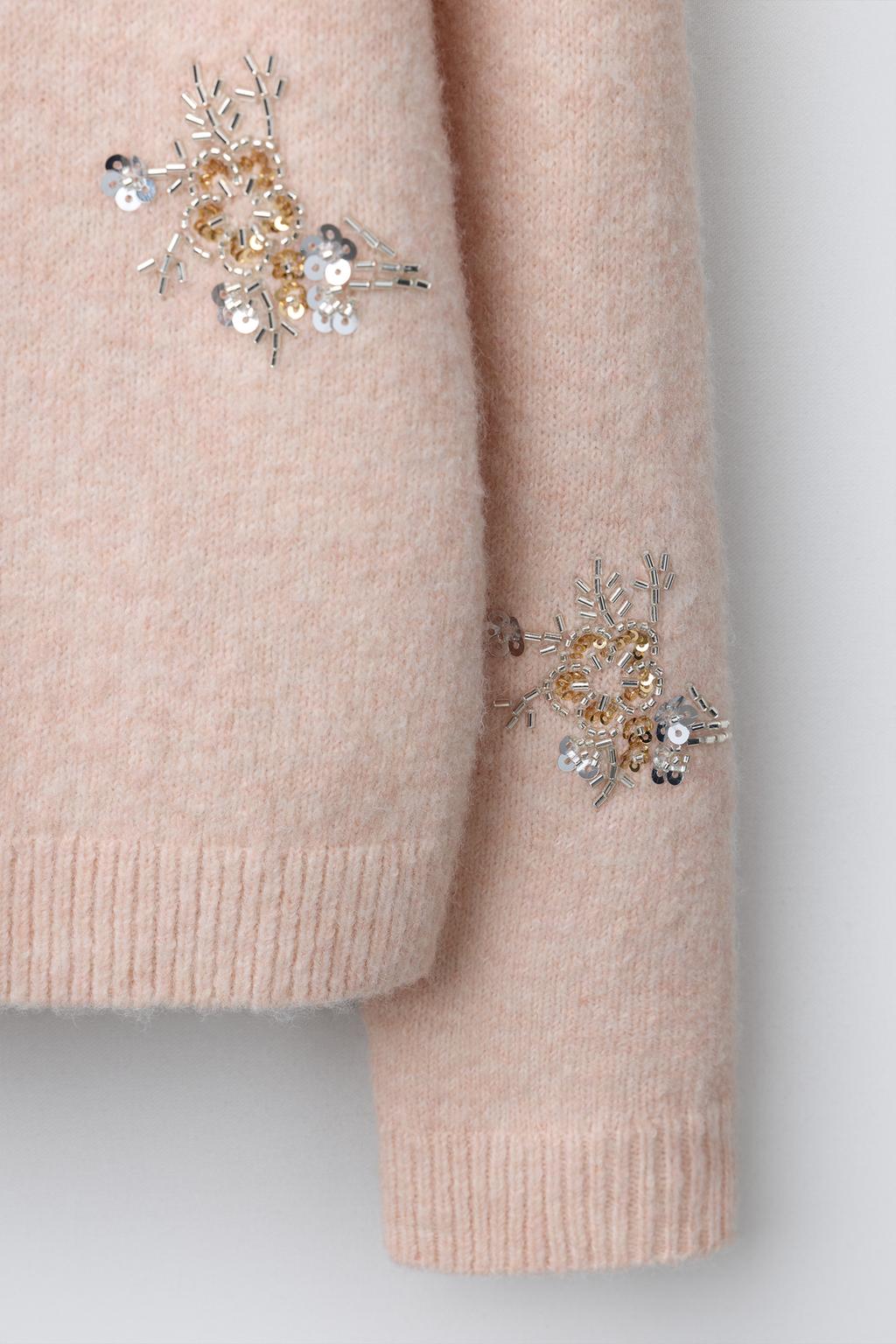 КАРДИГАН С ЦВЕТОЧНЫМИ БУСИНАМИ