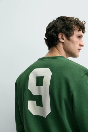 Толстовка с комбинированным принтом- Заказать в России