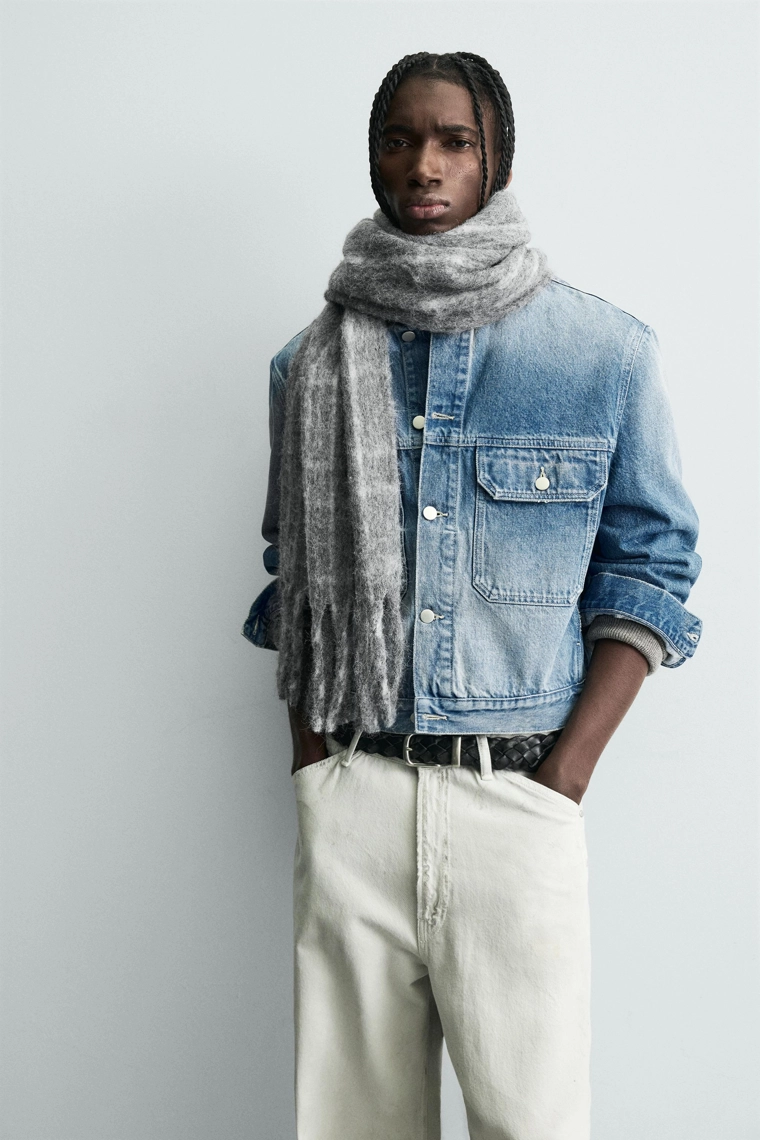 Шарф в клетку из мягкой ткани