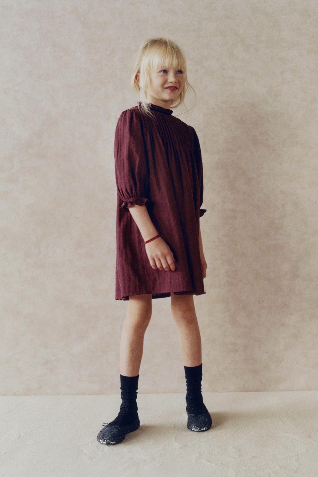 ПЛАТЬЕ ИЗ ТКАНИ «ПЛЮМЕТИ» С БЛЕСКОМ