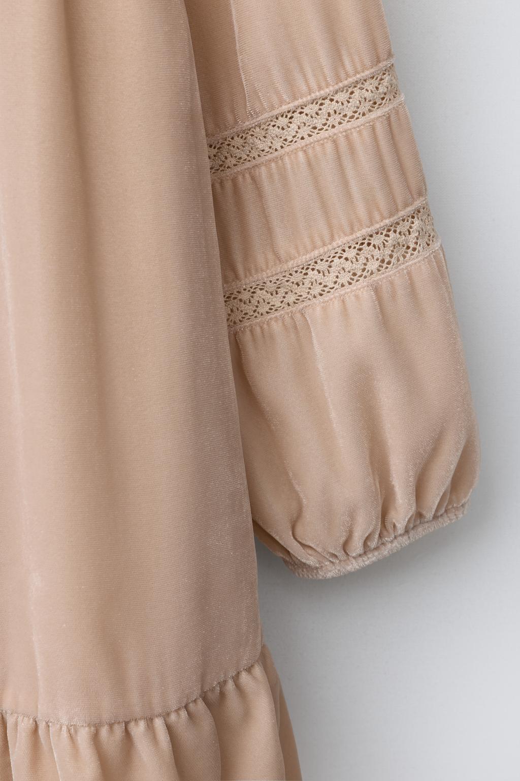 БАРХАТНОЕ ПЛАТЬЕ С КРУЖЕВОМ И ПАЙЕТКАМИ