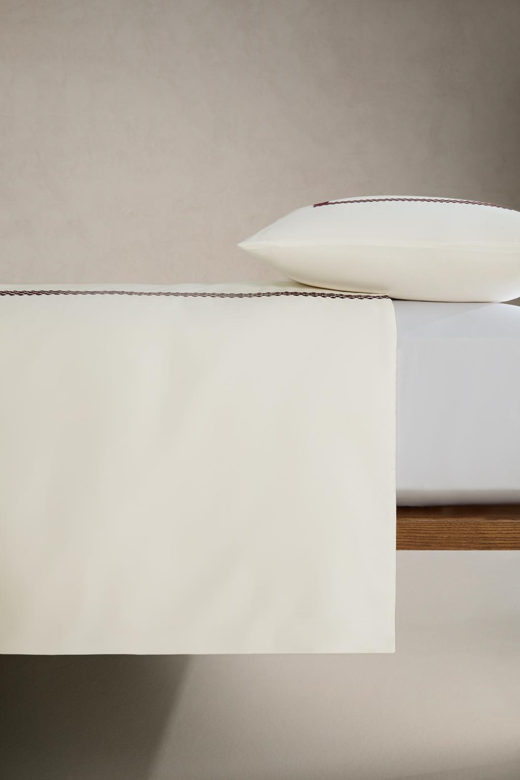 Комплект белья из сатина с геометрической вышивкой