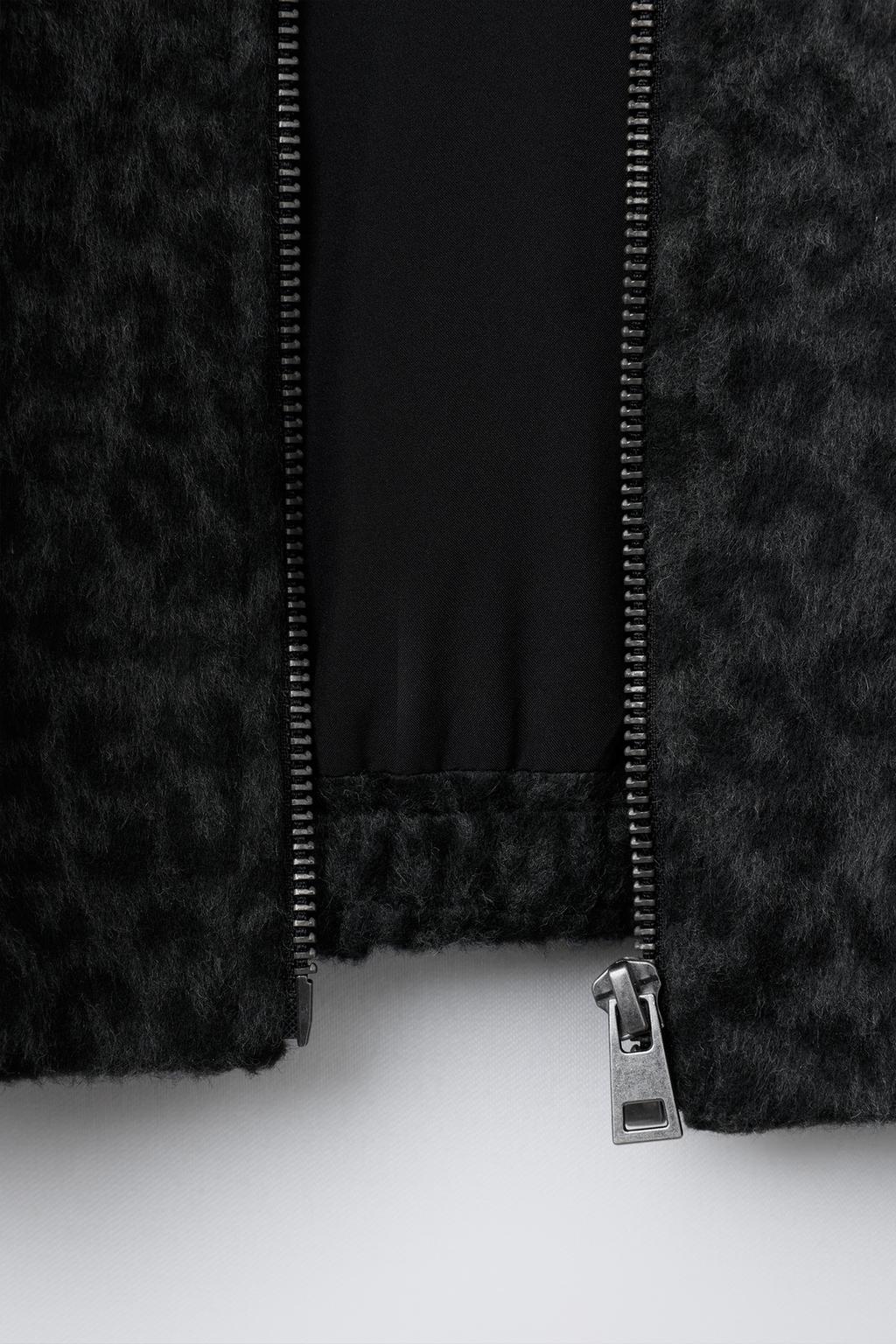 КУРТКА ИЗ СИНТЕТИЧЕСКОЙ ШЕРСТИ С АНИМАЛИСТИЧЕСКИМ ПРИНТОМ