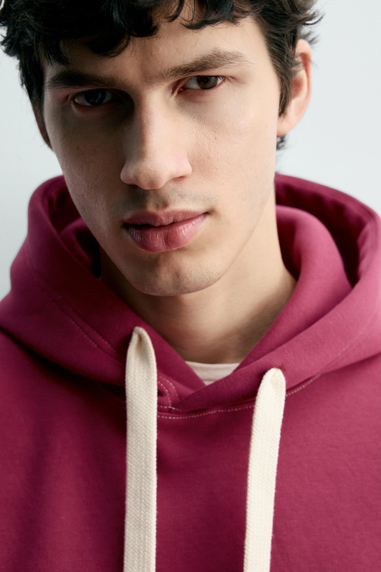 Худи с контрастной строчкой