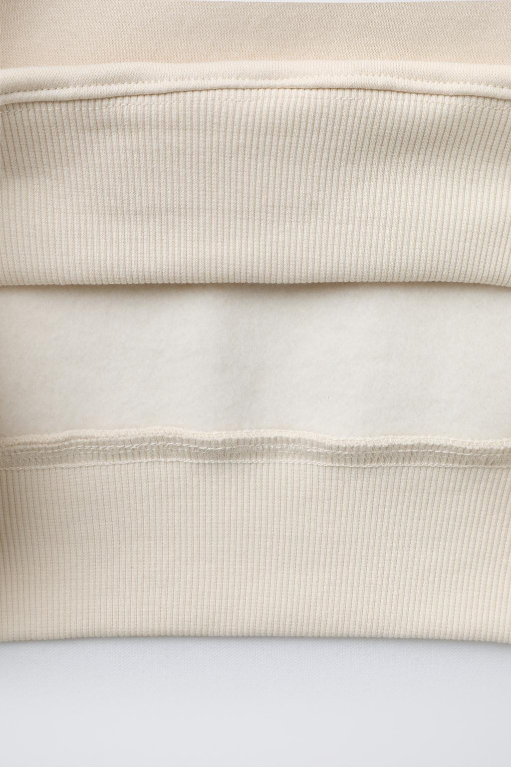 ТОЛСТОВКА С РЕЛЬЕФНОЙ НАДПИСЬЮ