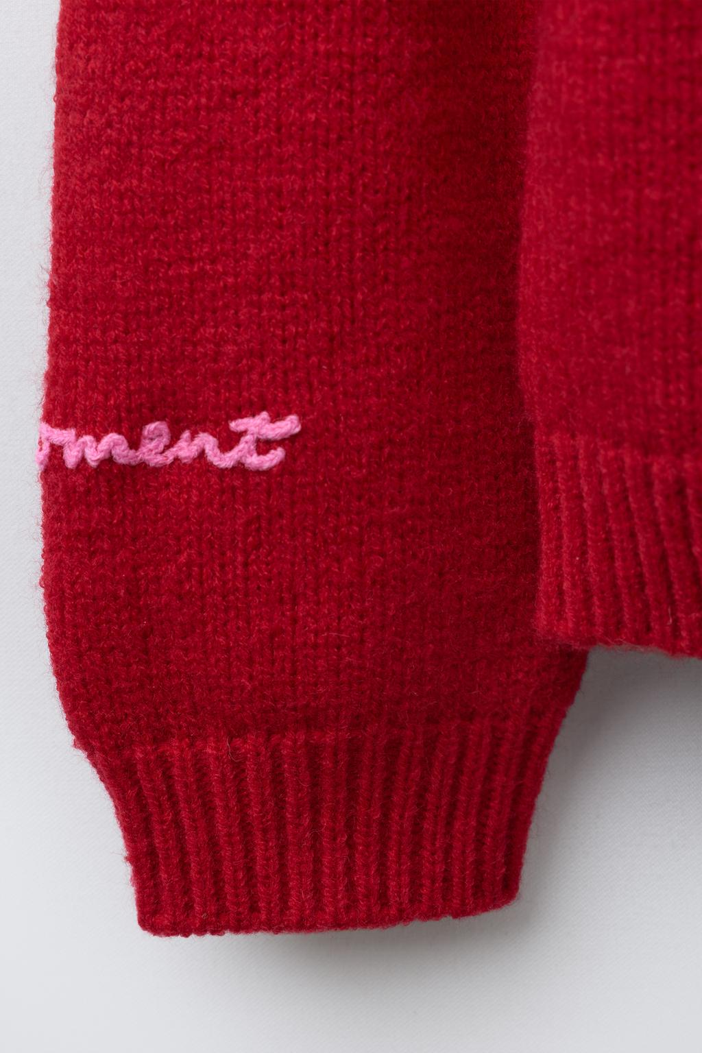 ВЯЗАНЫЙ СВИТЕР С ВЫШИВКОЙ