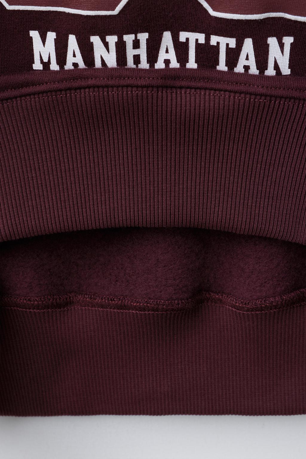 ТОЛСТОВКА С РУКАВАМИ РЕГЛАН, ТЕКСТОМ И ЦИФРОЙ