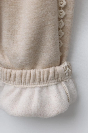 Брюки-джоггеры с цветочным кружевом