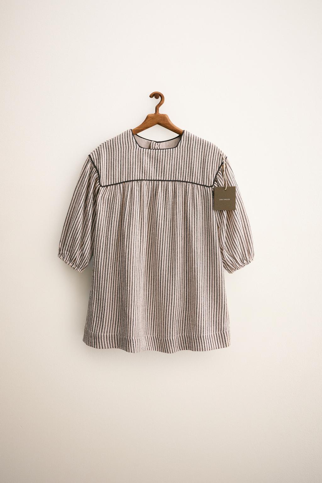 ZARA TIMELESS — ПЛАТЬЕ В ПОЛОСКУ С ПРИНТОМ