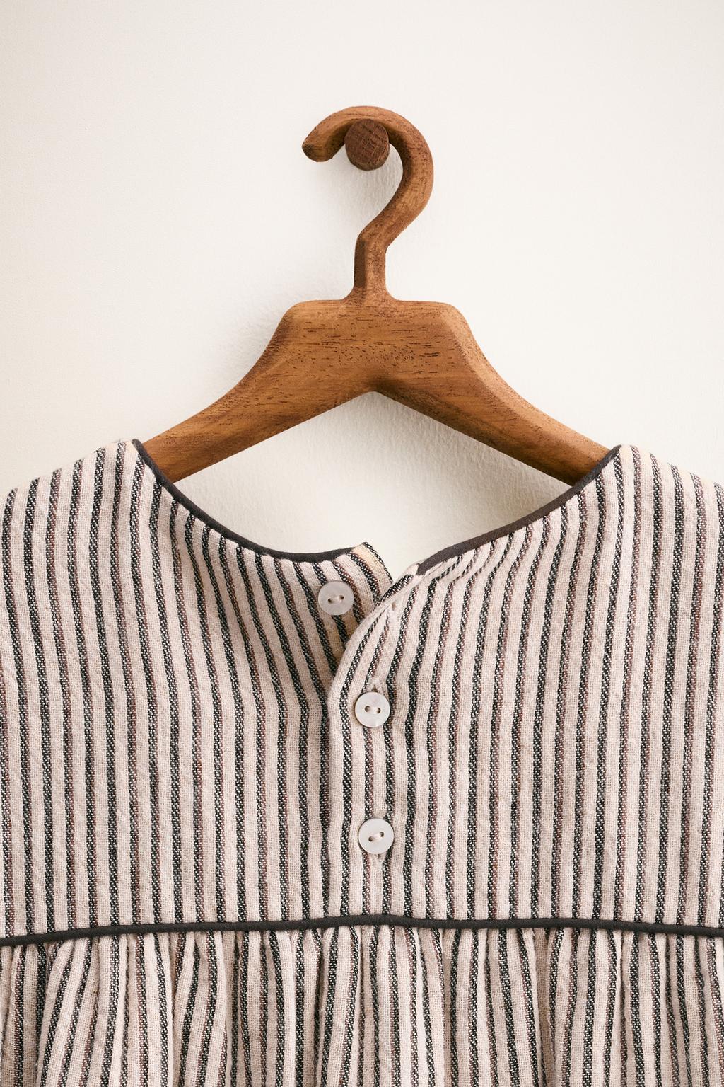 ZARA TIMELESS — ПЛАТЬЕ В ПОЛОСКУ С ПРИНТОМ