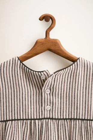 ZARA TIMELESS — платье в полоску с принтом- Заказать в России