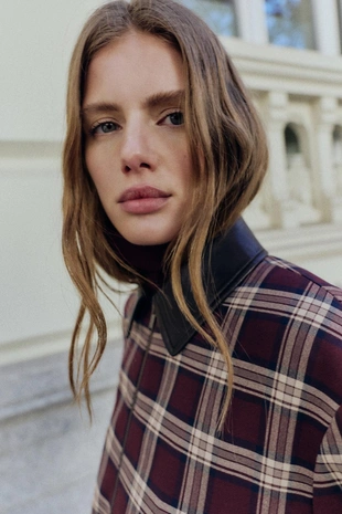 Бомбер в клетку с лацканами и эффектом кожи- Заказать в России