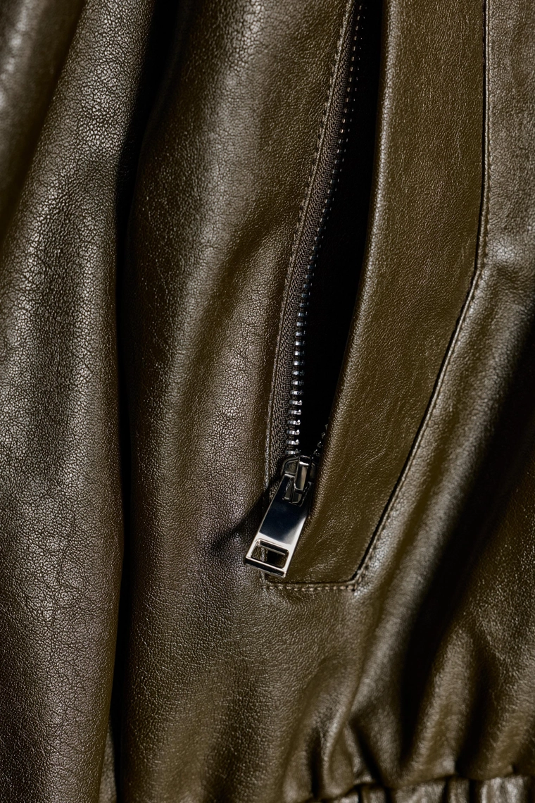 Бомбер из эко-кожи с высоким воротником