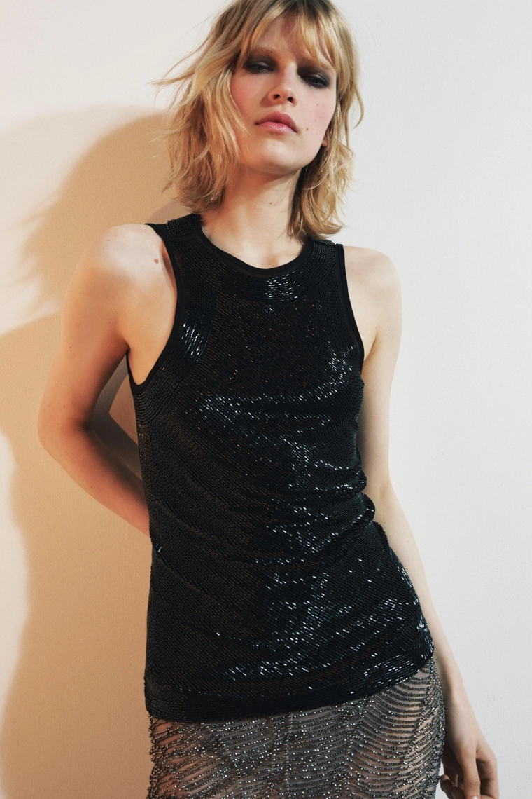 Топ с бисерными аппликациями