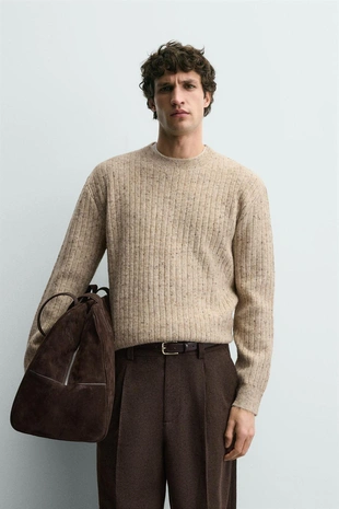 Свитер в рубчик с пуговицами