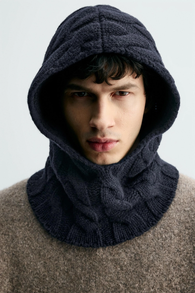 Вязаная балаклава из шерсти