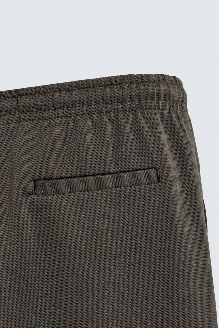 Комфортные несминаемые брюки с манжетами на талии