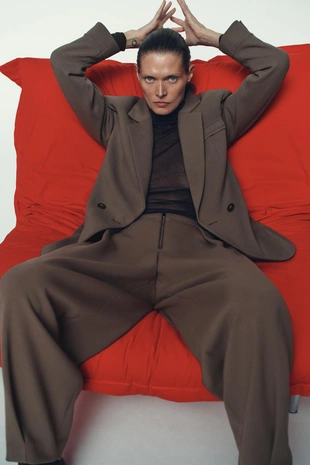 Двубортный блейзер с подплечниками- Заказать в России