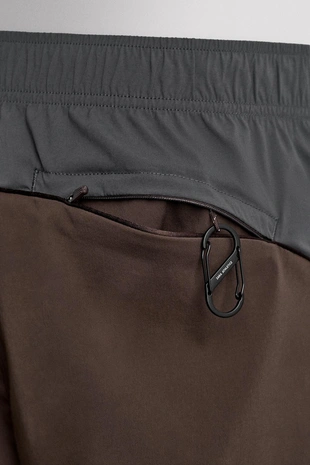 Футбольные брюки из высокотехнологичной ткани в стиле колор-блок- Заказать в России