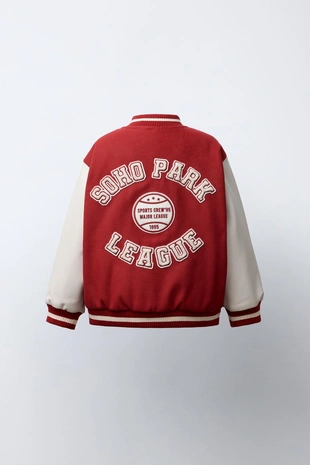 Бомбер из ткани с рукавами из искусственной кожи и нашивками- Заказать в России