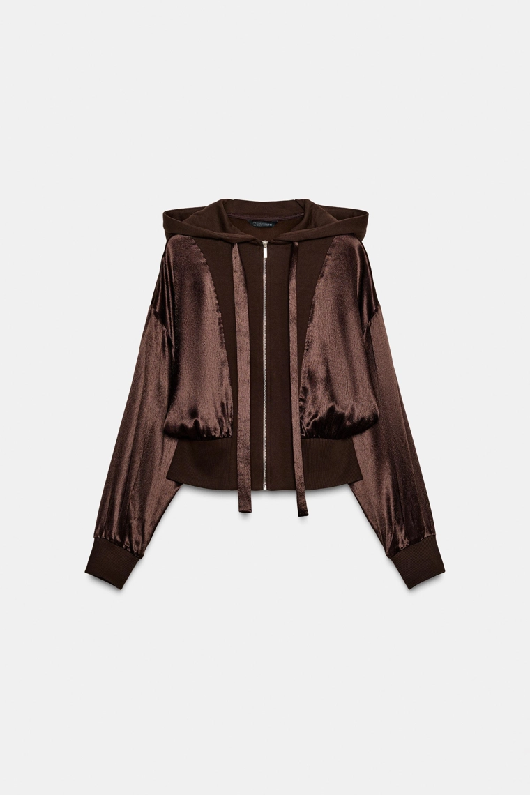 Рубашка с капюшоном из атласа с контрастной отделкой