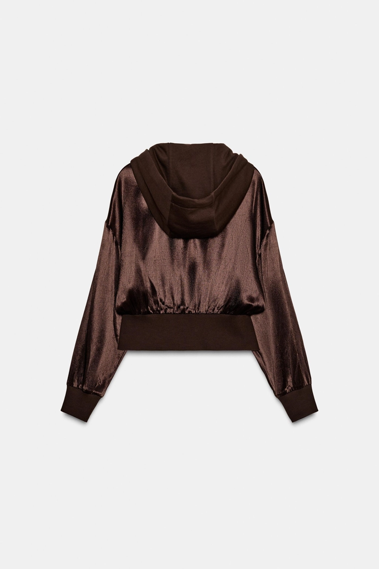 Рубашка с капюшоном из атласа с контрастной отделкой