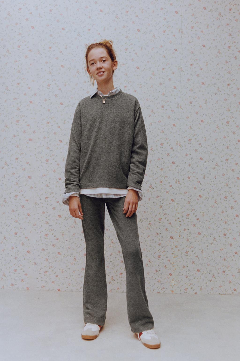 СВИТЕР С МЯГКИМ КОНТРАСТНЫМ НИЗОМ