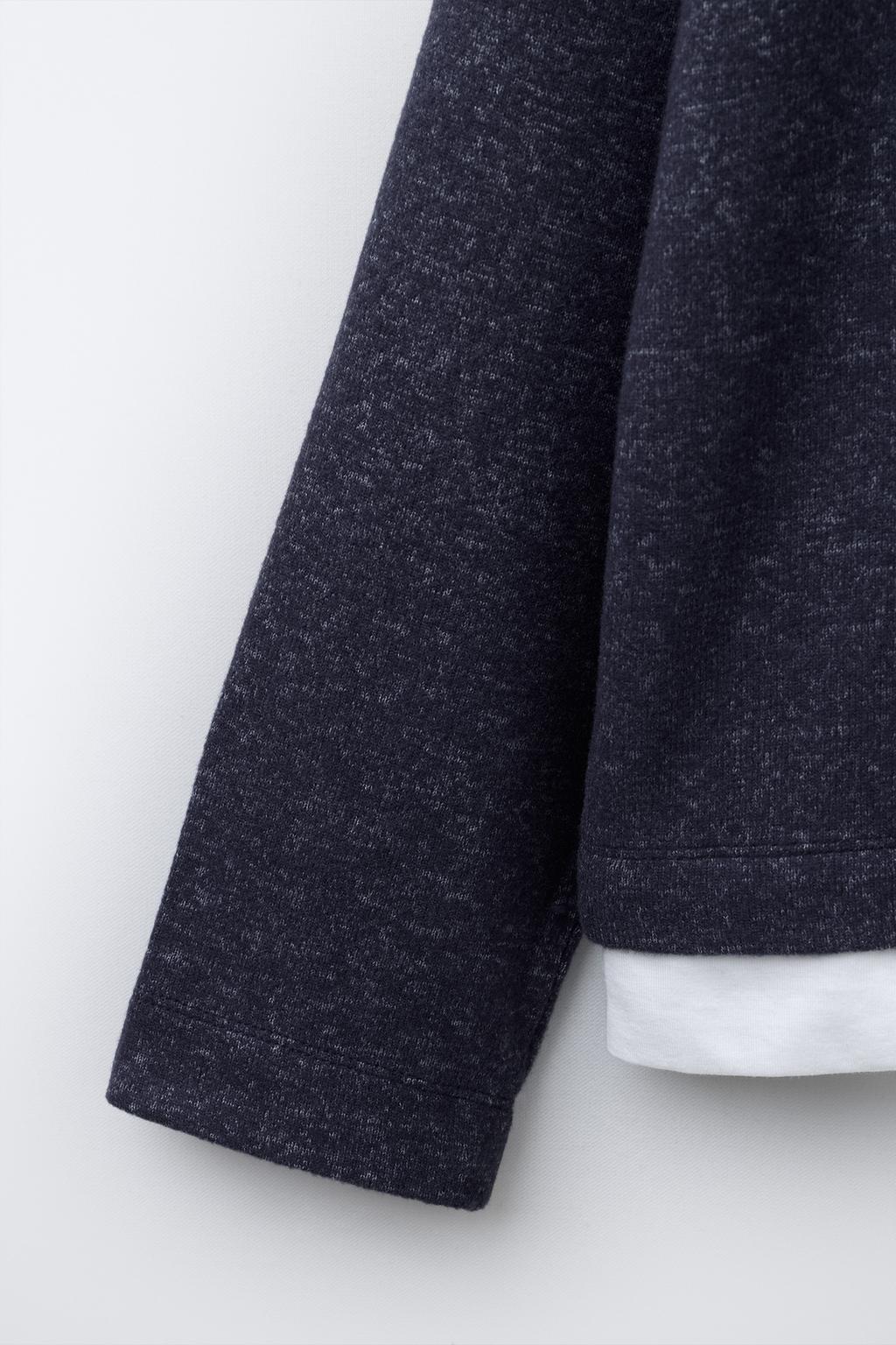 СВИТЕР ИЗ МЯГКОЙ ТКАНИ С КОНТРАСТНЫМИ ДЕТАЛЯМИ