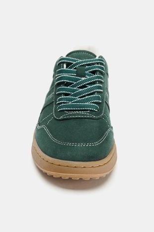 Контрастные спортивные туфли