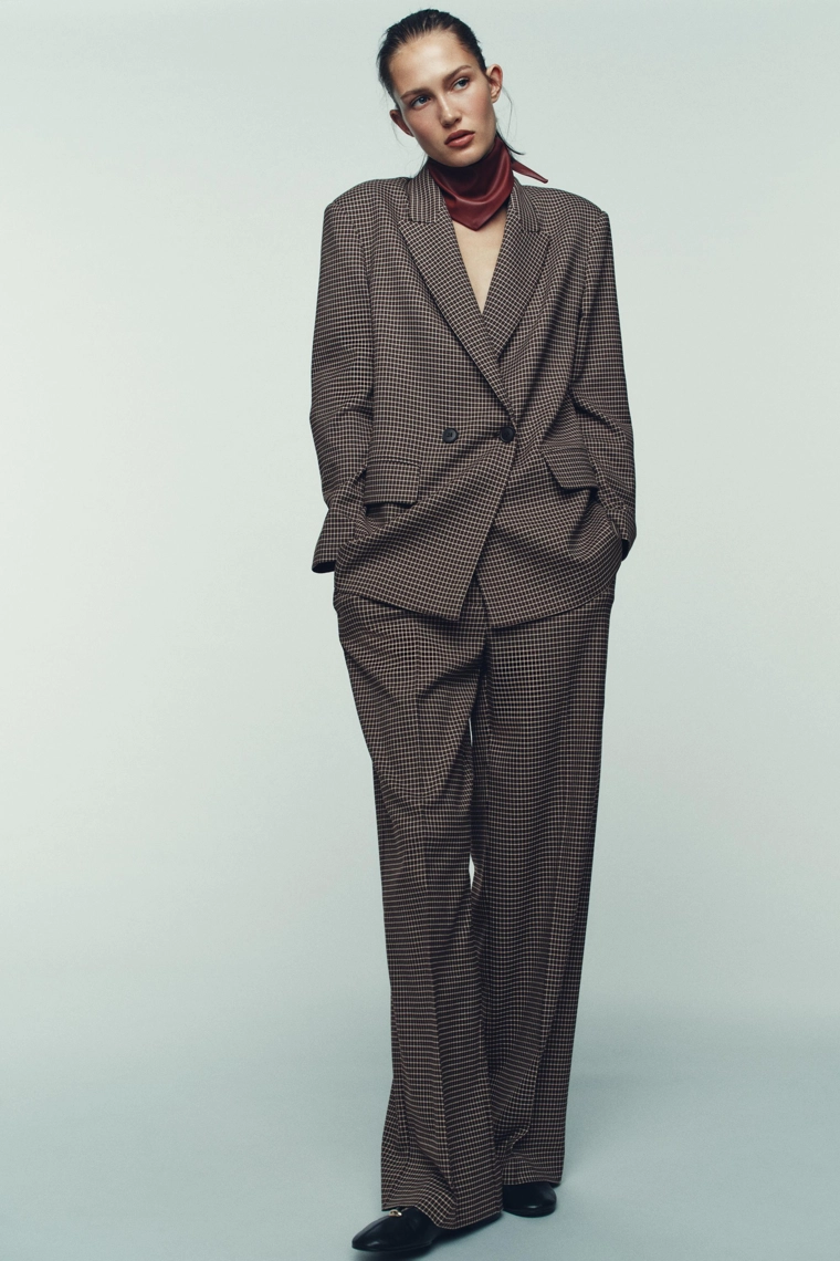 Прямые брюки с клетчатым узором и ремнем