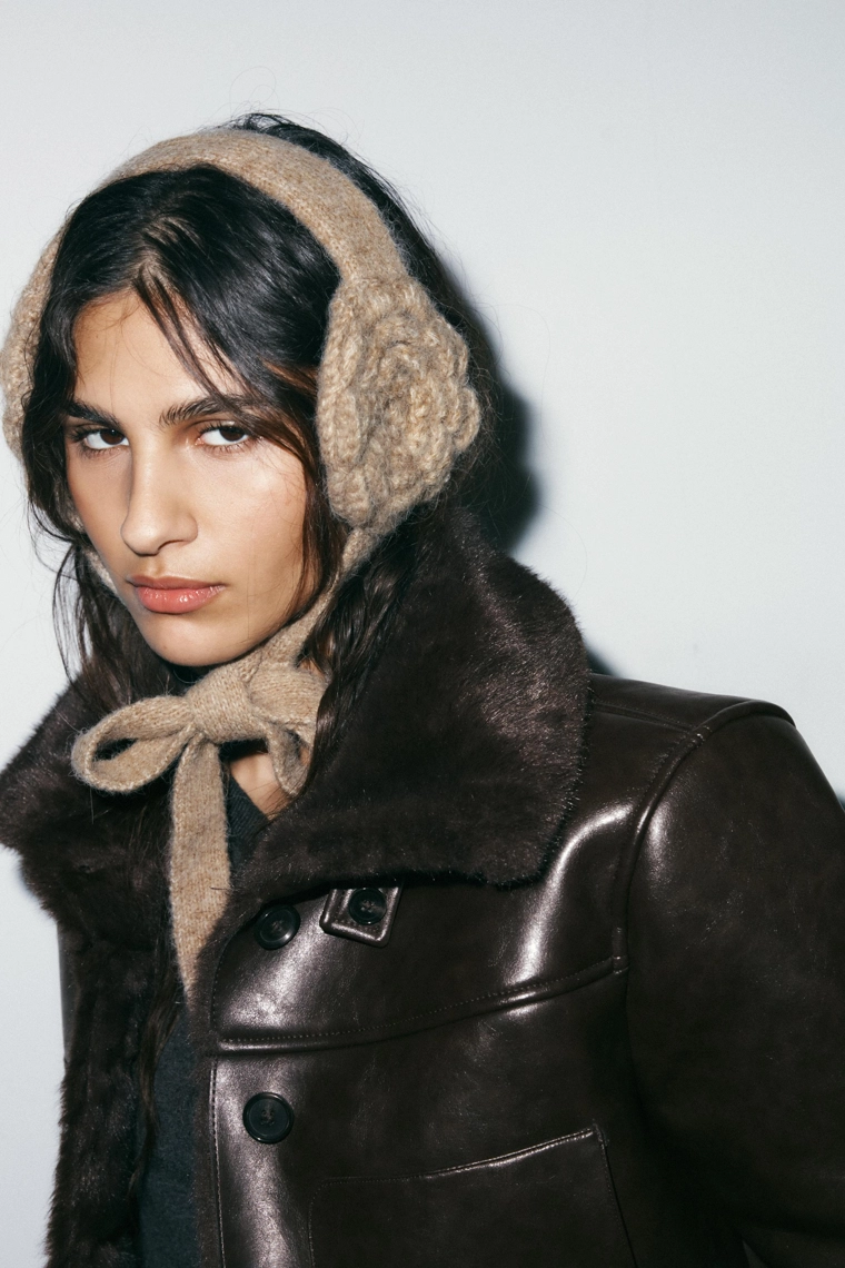 Вязаные наушники с ленточкой