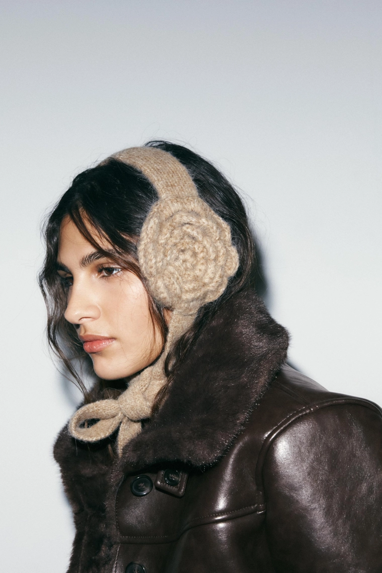 Вязаные наушники с ленточкой