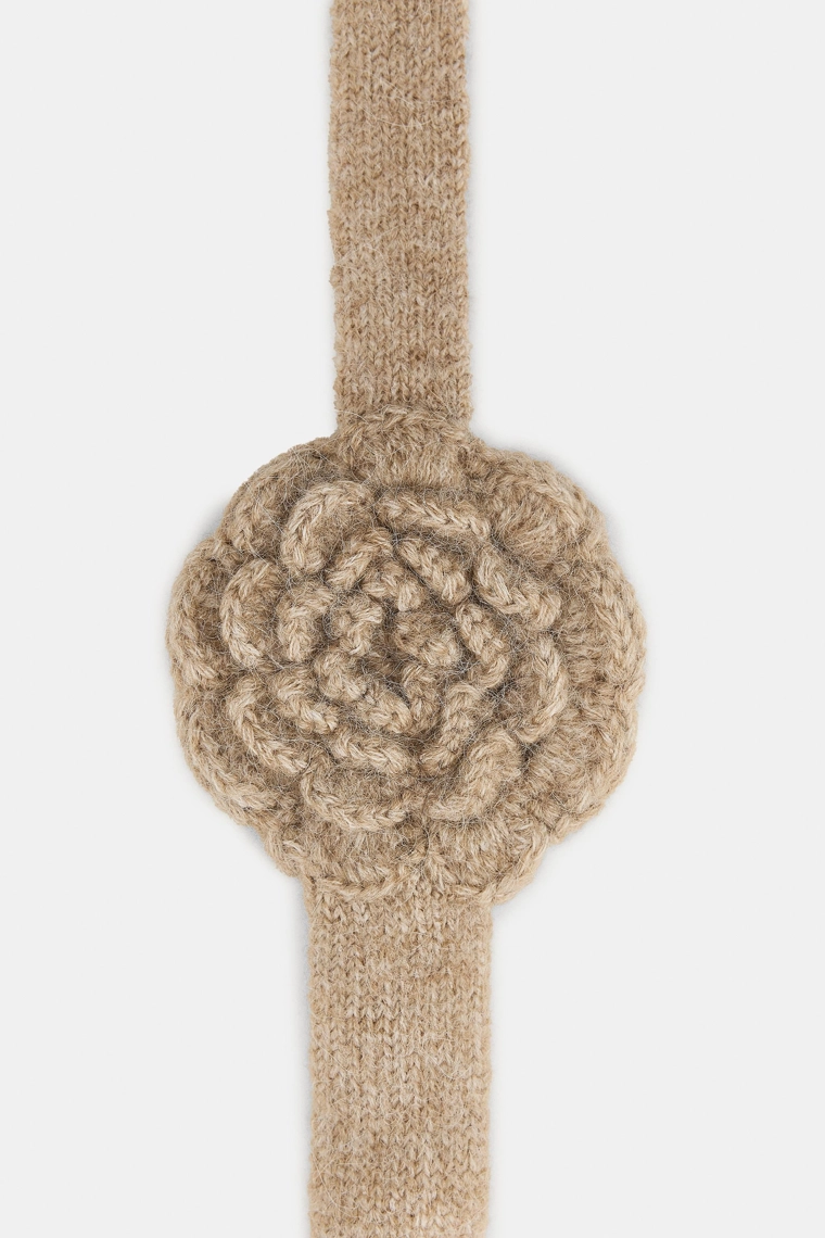 Вязаные наушники с ленточкой