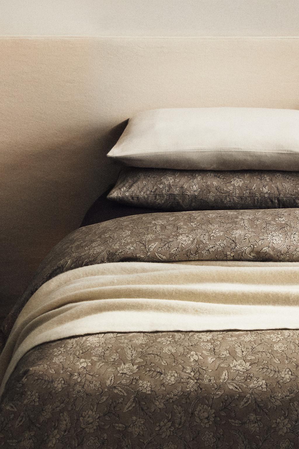 Постельное белье с цветочным принтом