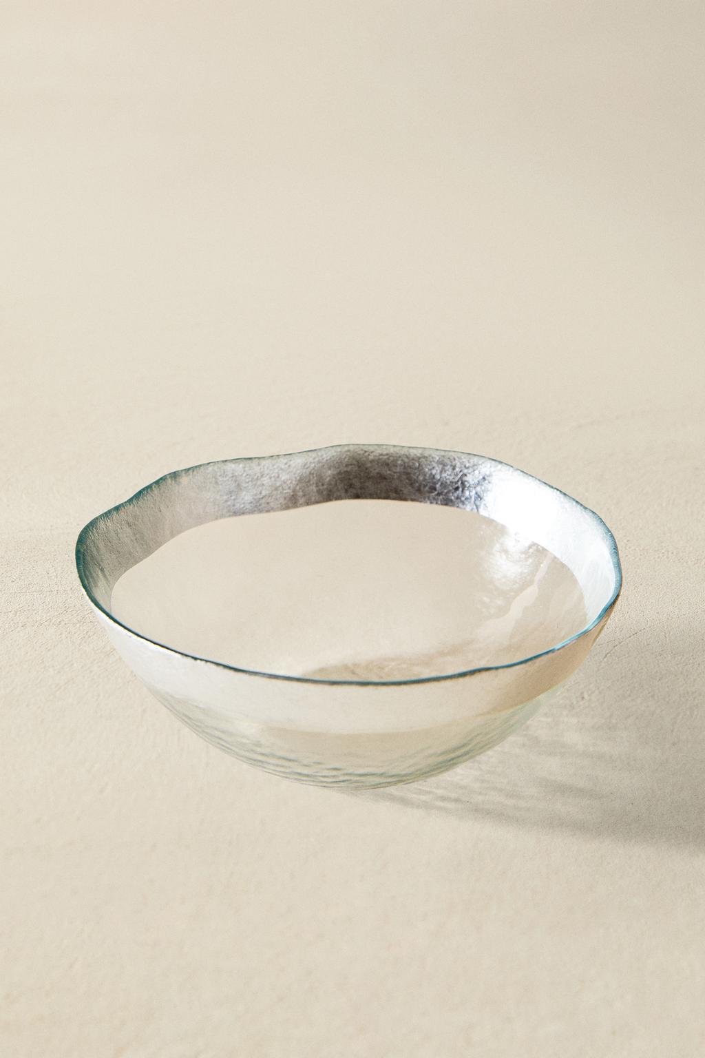 Стеклянная чаша с серебряным ободом