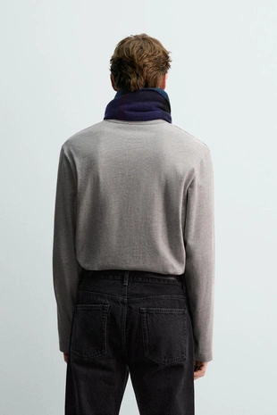 Футболка с длинными рукавами и нагрудным карманом AARON LEVINE X ZARA