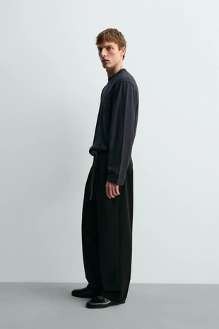 Футболка с длинными рукавами и нагрудным карманом AARON LEVINE X ZARA