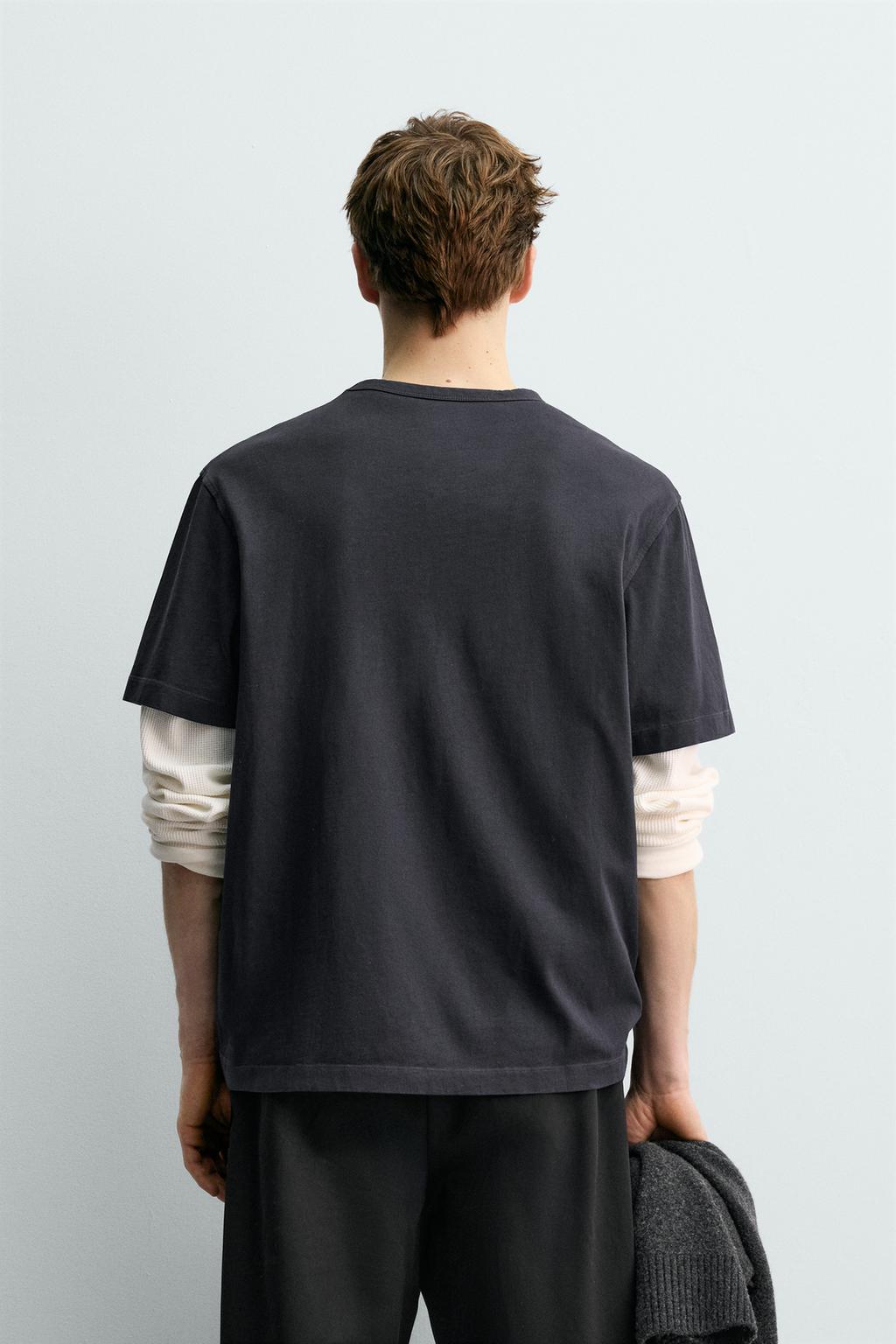 ФУТБОЛКА С КАРМАНОМ AARON LEVINE X ZARA